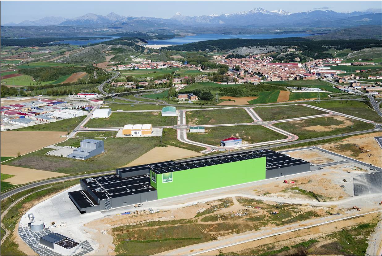 Planta de Gullón en la localidad palentina de Aguilar de Campoo. / EL NORTE