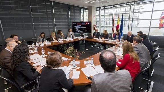 La consejera de Economía y Hacienda, Pilar del Olmo, preside la reunión de la Sección de Internacionalización del Consejo Castellano y Leonés de Comercio.  ICAL