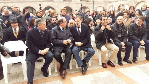 Rajoy charla con Herrera en presencia de Tomás Burgos, Maíllo, Ruiz Medrano y Fernández Mañueco 