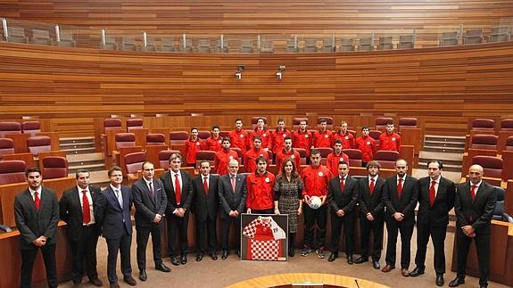 Recepción en el Parlamento regional a la selección.
