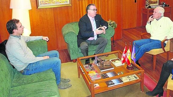 Víctor Lafuente, Ángel Martínez, Luis Domingo González e Isabel Landa, de izquierda a derecha. 