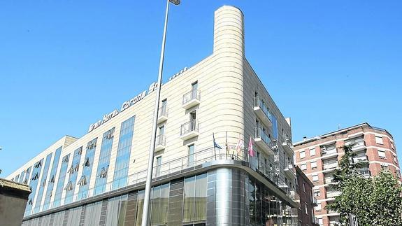 Fachada del hotel Corona Sol.