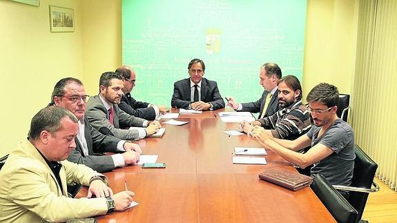 Imagen de uno de los encuentros de la comisión de investigación.