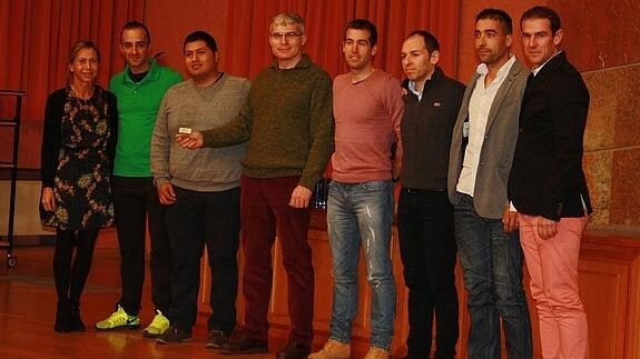Algunos de los premiados ayer en la Gala Regional de Triatlón, celebrada en Palencia. EL NORTE