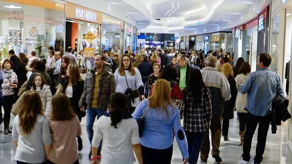 Interior del centro comercial Rio Shopping, en Valladolid 