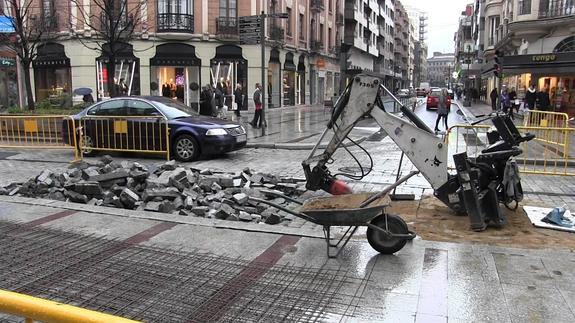 Una de las máquinas que trabaja en las obras.