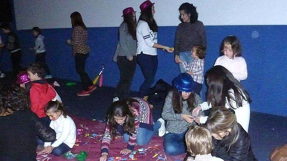 Niños participantes en las Navidades de Cine de Cáritas el año pasado.
