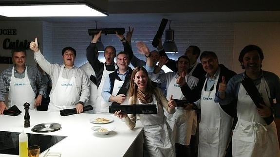 Los directivos de la galletera aguilarense durante una de las jornadas de convivencia. 