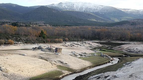 Aspecto que presenta en la actualidad el embalse del Pontón Alto, entre San Ildefonso y Palazuelos de Eresma. 
