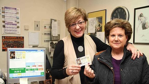 Ana Isabel Gago (propietaria de administración 1 de Dueñas) y Pilar Portela (propietaria del restaurante El Gallego, de Cubillas de Santa Marta). 