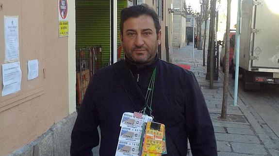 El vendedor Luis Barros. 