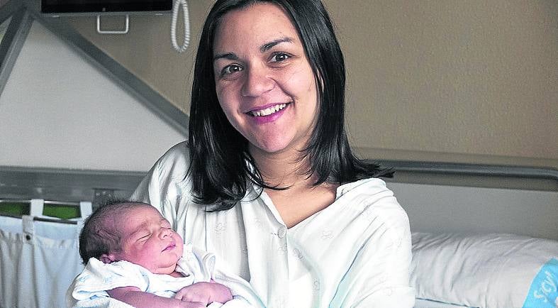 El primer bebé de 2016 se llama Lucas y nació tras las campanadas