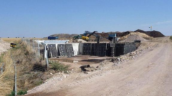 Parte de las instalaciones de  una planta de compostaje en Fuentepelayo.