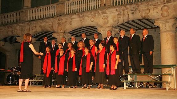 La Coral Cuellarana, en uno de sus conciertos.. 