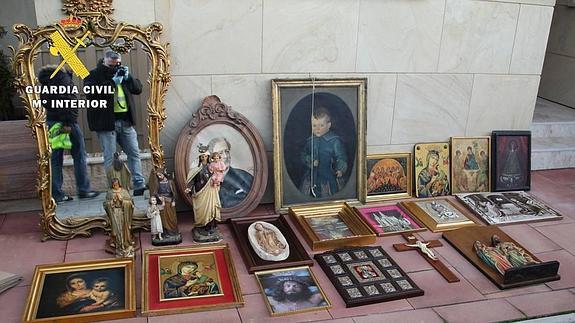 La Guardia Civil recupera 200 piezas de arte sacro y detiene a tres personas