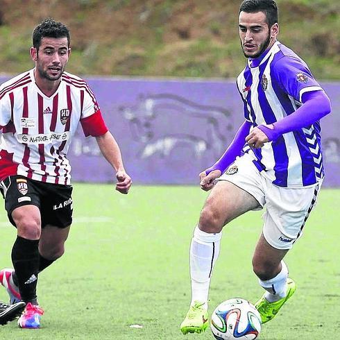 Ayub, en un partido de la pasada temporada con el Valladolid B.