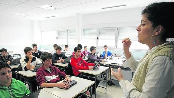 CSIF acusa a la Junta de querer suprimir 39 plazas docentes