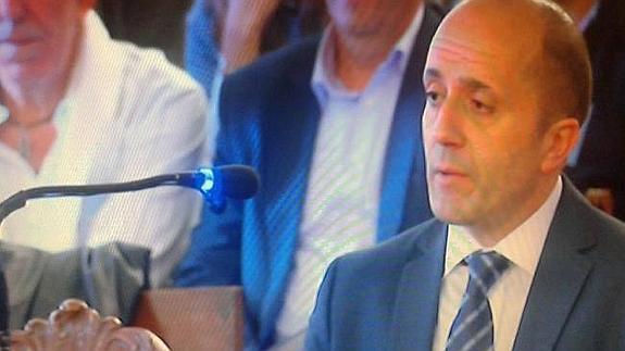 El inspector de Burgos durante su declaración en el juicio por el asesinato de Isabel Carrasco.
