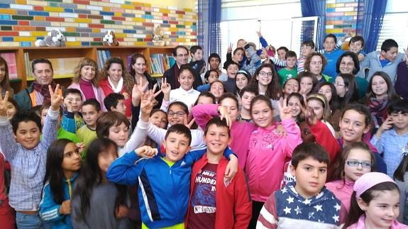 Inauguración de la biblioteca del colegio de Paredes.