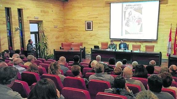 Un momento de la presentación del libro en el Ayuntamiento de San Ildefonso.
