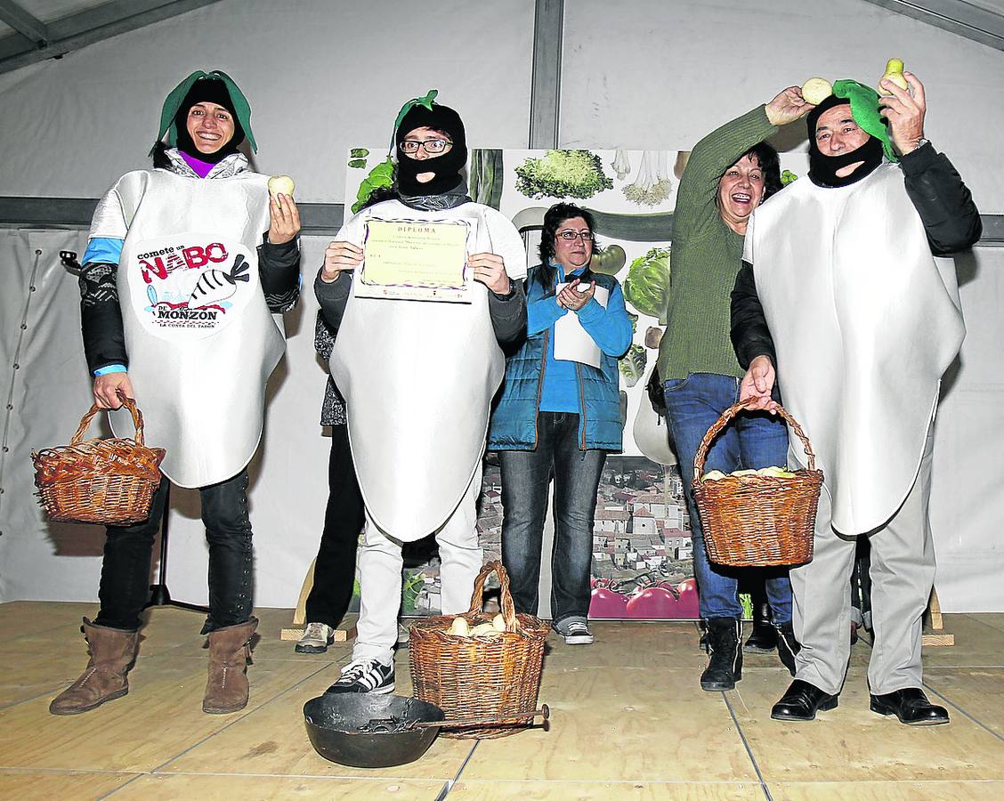 Álvaro Misas, el ganador, en el centro, con Jesús García y Elena Simón. 