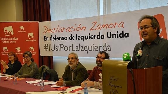 El alcalde de Zamora, Francisco Guarido, durante su intervención en el encuentro 'En defensa de Izquierda Unida'.