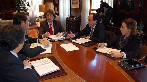Ayuntamiento de Soria y Junta de Castilla y León rubrican los acuerdos para la recuperación del Bellosillo