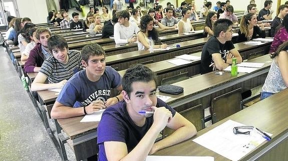 Alumnos participantes en una anterior convocatoria de laSelectividad en el distrito académico de la Universidad de Salamanca.
