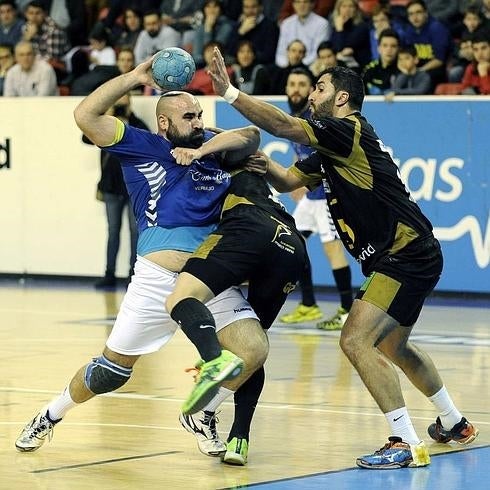 Luisma Lorasque, del Atlético Valladolid, ante el Alarcos Ciudad Real.