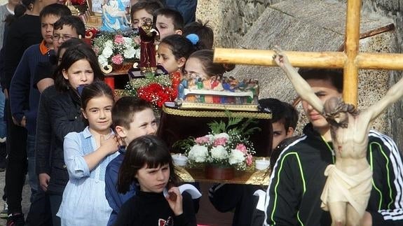 Procesión de la Pasion de Jesucristo por los niños en San José Obrero.
