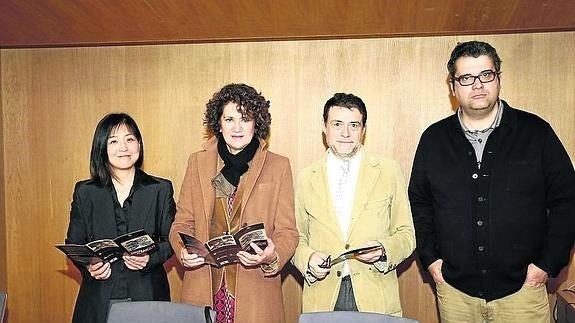 Chie Motoki, María Ángeles Serrano, José Abel Flores y Tomás Hijo presentaron las actividades. 