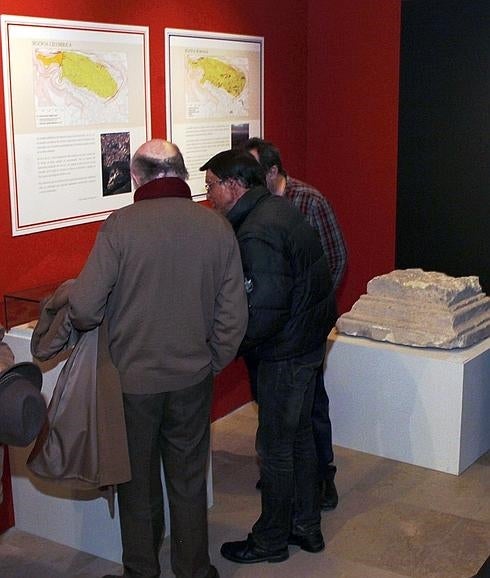 Visitantes de la exposición ‘Imago Vrbis Romae. Ciudades romanas de Segovia. Antonio de Torre