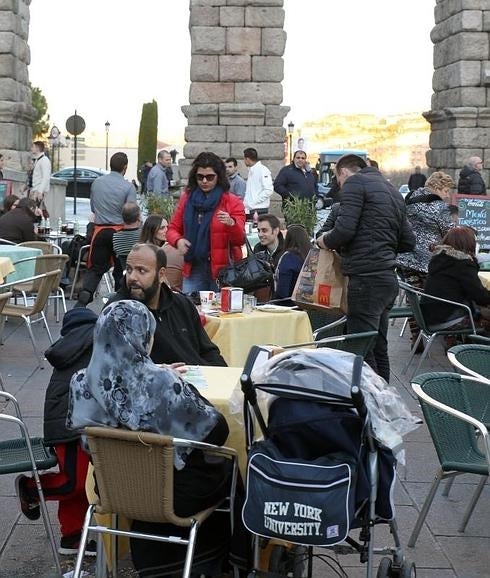 Las profesiones relacionadas con la hostelería serán de las más demandadas. / EL NORTE 