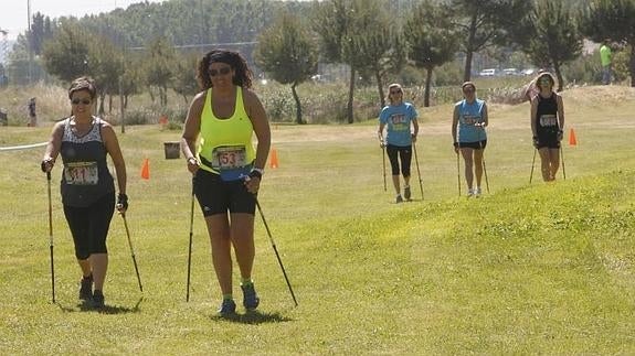 Participantes en la prueba de 'nordic walking' del año pasado. 