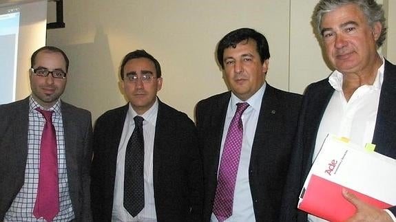 José Francisco Digo, segundo por la izquierda, en una jornada realizada en Salamanca. 