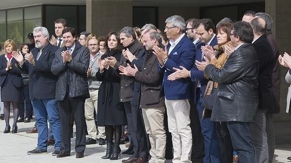 Minuto de silencio en las Cortes de Castilla y León por los atentados de Bruselas.Ical