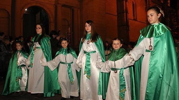 Cofrades de San Lorenzo, durante la procesión. 