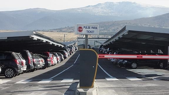 Los usuarios del 'parking' de la estación de AVE sin abono domiciliado pagarán un 10,5% más