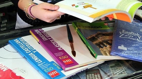 La Junta convoca las ayudas para libros de texto para el próximo curso
