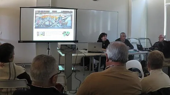 Sesión informativa sobre el soterramiento en el centro José María Luelmo.