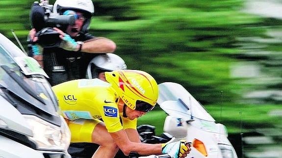 Alberto Contador, durante la contrarreloj de la 18ª etapa del Tour de 2009, en la que salía como líder.