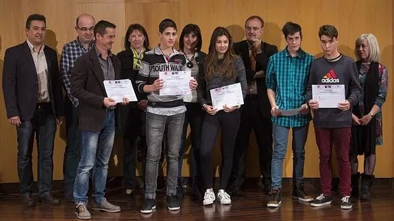 Alumnos del instituto Virgen de la Calle, con el segundo premio.