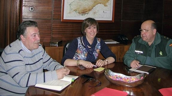 Daniel López Torrego (i), Pilar Sanz y Fernando Gil, ayer.El Norte