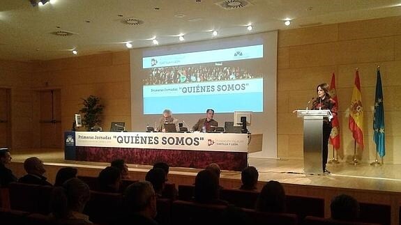 La presidenta de las Cortes de Castilla y León y de la Fundación Villalar, Silvia Clemente, inaugura la jornada.