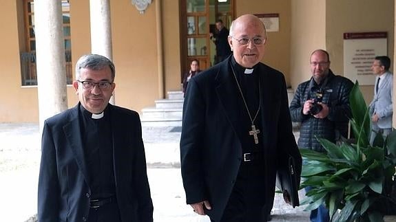 Luis Argüello, nuevo obispo auxiliar de Valladolid, junto a monseñor Ricardo Blázquez.