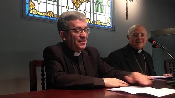 Luis Argüello, nuevo obispo auxiliar de Valladolid, junto a monseñor Ricardo Blázquez.