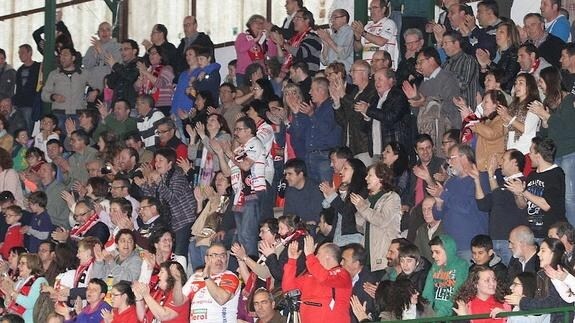 Aficionados del BM Nava durante un partido.