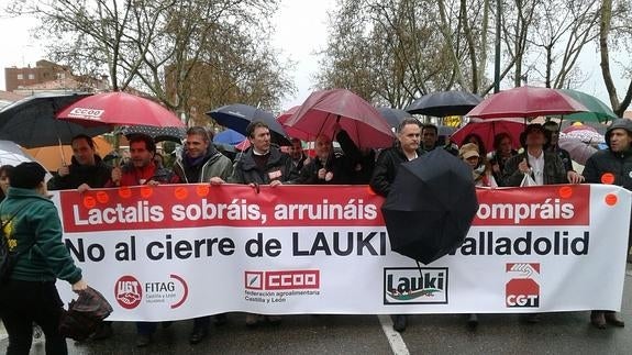 Un millar de personas se manifiestan en Valladolid en defensa del empleo