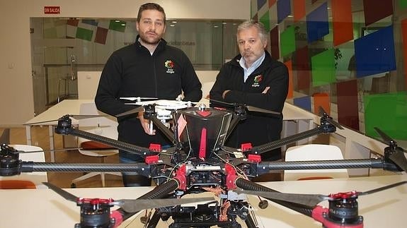 Un padre y un hijo se asocian para crear un negocio de drones