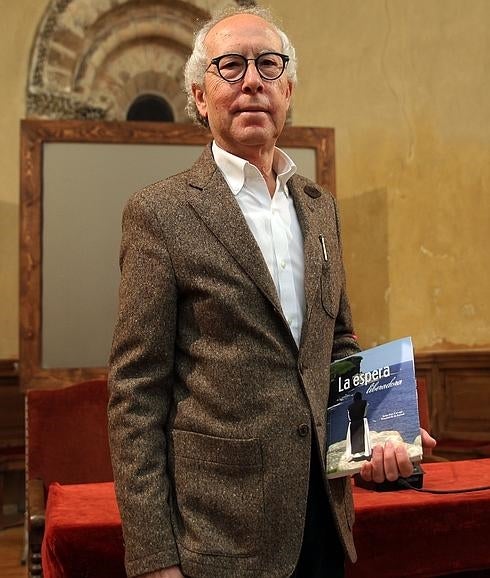 Javier Ruiz Carvajal, instantes antes de presentar el libro. Antonio dee Torre